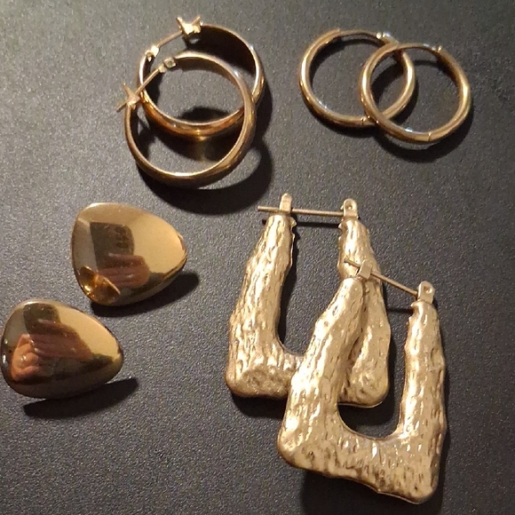 Vintage Jewelry - Beautiful Well Made Vintage Gold Hoop and Drop Earrings Set.